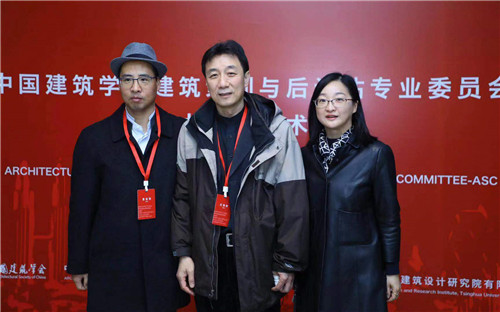 庄惟敏(中)与查金荣(左,蔡爽(右)合影